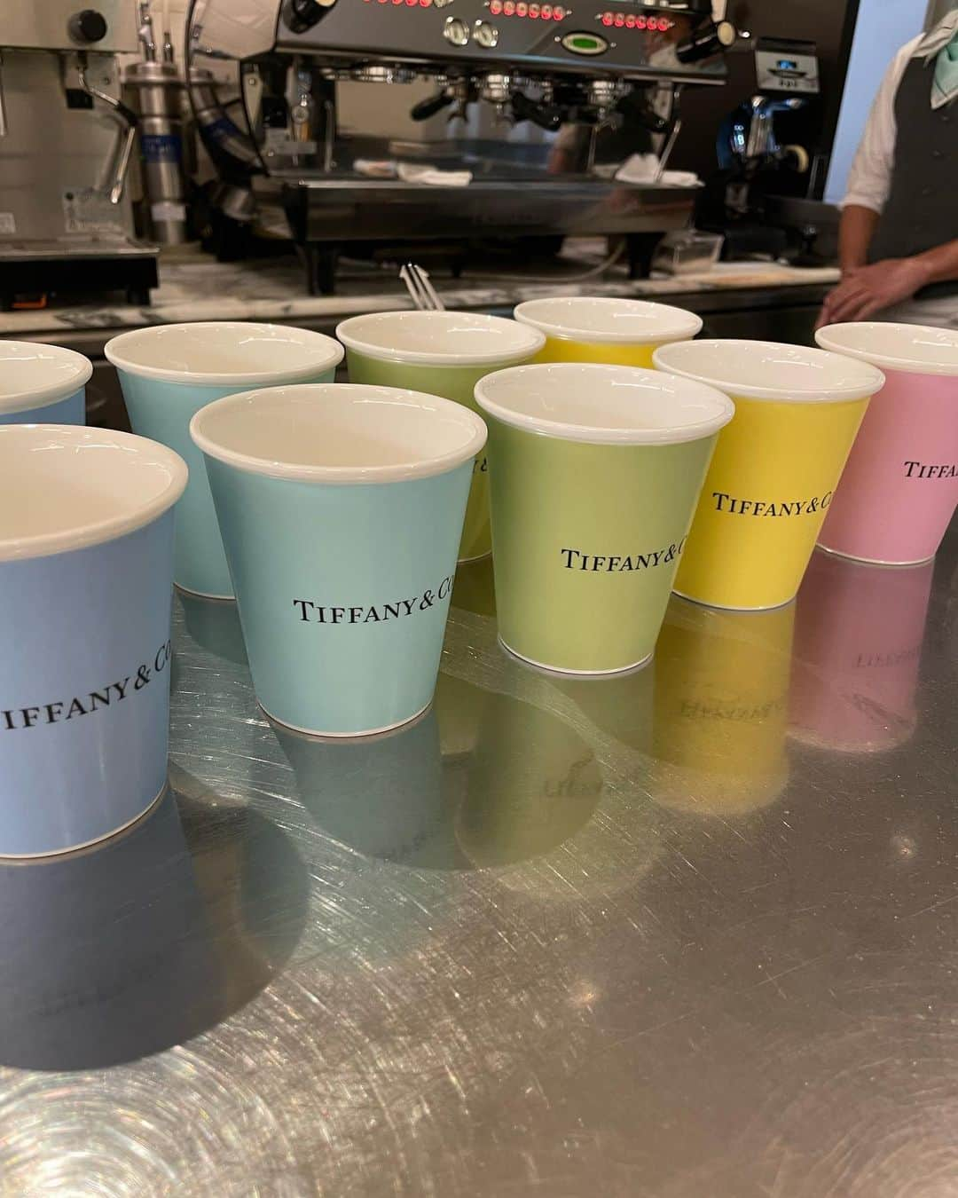 ケルク ハナさんのインスタグラム写真 - (ケルク ハナInstagram)「@tiffanyandco  のコラボカフェと ポップアップストアが @anniversaire_cafe で今日から期間限定でOpen🎄 ここでしか買えない限定商品も可愛かった🤍🤍🤍  #tiffanyholiday  #tiffanyxanniversaire  #TiffanyAndCo  #anniversaireomotesando」11月11日 13時58分 - hanna6587