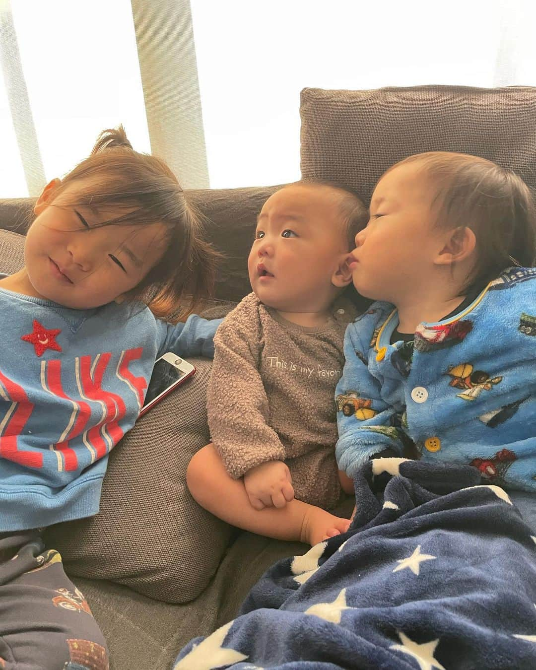 森ケの日常さんのインスタグラム写真 - (森ケの日常Instagram)「暴走ブラザーズ。  ＿＿＿＿＿＿＿＿＿＿＿＿＿＿＿#森ケの日常#子供のいる暮らし#親子#パパ#ママ#息子#暴走息子 #子育て#TikTok#家族#子供#息子とママ#息子とパパ#ファミリー#GagLifeFamily#カチ」11月11日 14時13分 - morike.holiday