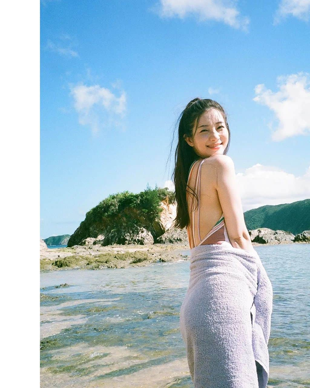 足立梨花さんのインスタグラム写真 - (足立梨花Instagram)「さて💓  明日は待ちに待った、重版記念イベント！ 神保町の書泉グランデさんで！！  今も私のパネル展示をしていただいてますが、明日だけ！特別に！イベントに参加した人だけが見れる！  幻のテストシュートの写真パネルも展示するみたい☺️✨️  皆様とお会いできるのを楽しみにまってますね！  @adachirika_phal1014 今日は明日のサイン書いてきたよ！  #足立梨花メモリアル写真集 #足立梨花写真集 #リリカル #Smgカメラ #フィルム」12月10日 18時42分 - adacchee