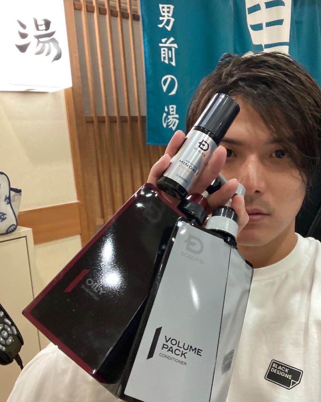 保田賢也さんのインスタグラム写真 - (保田賢也Instagram)「. 銭湯終わりに♨️  スカルプDのシャンプーがリニューアル。 デザインや付け替えシステムになったり！ プールにも入ってるし毎日の頭皮ケアは大切だね♨️🤽‍♂️ 匂いも好みでした！ @scalpd_official   #スカルプD #アンファー #ミノキ #頭皮ケア」12月10日 19時11分 - kenya_yasuda_
