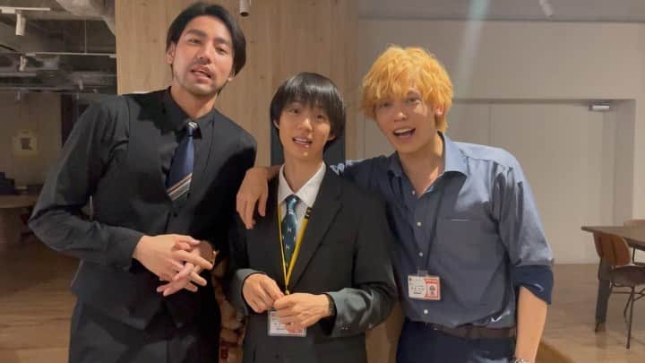 高嶺のハナさんのインスタグラム：「#高嶺のハナさん2   本日第十一話放送！！  今回は男子チームがお知らせしてくれました🕶🍎👔  ...と思いきや！？ スペシャルゲストが登場！？🌹😂  いよいよ物語もクライマックス...！！😭 大事な大事な第十一話、絶対にお見逃しなく！！  #高嶺のハナさん #bsテレ東 #テレビ大阪 #ひかりtv  #泉里香 #小越勇輝 #香音 #中村里帆 #小柳友 #猪塚健太 #さくらしめじ」