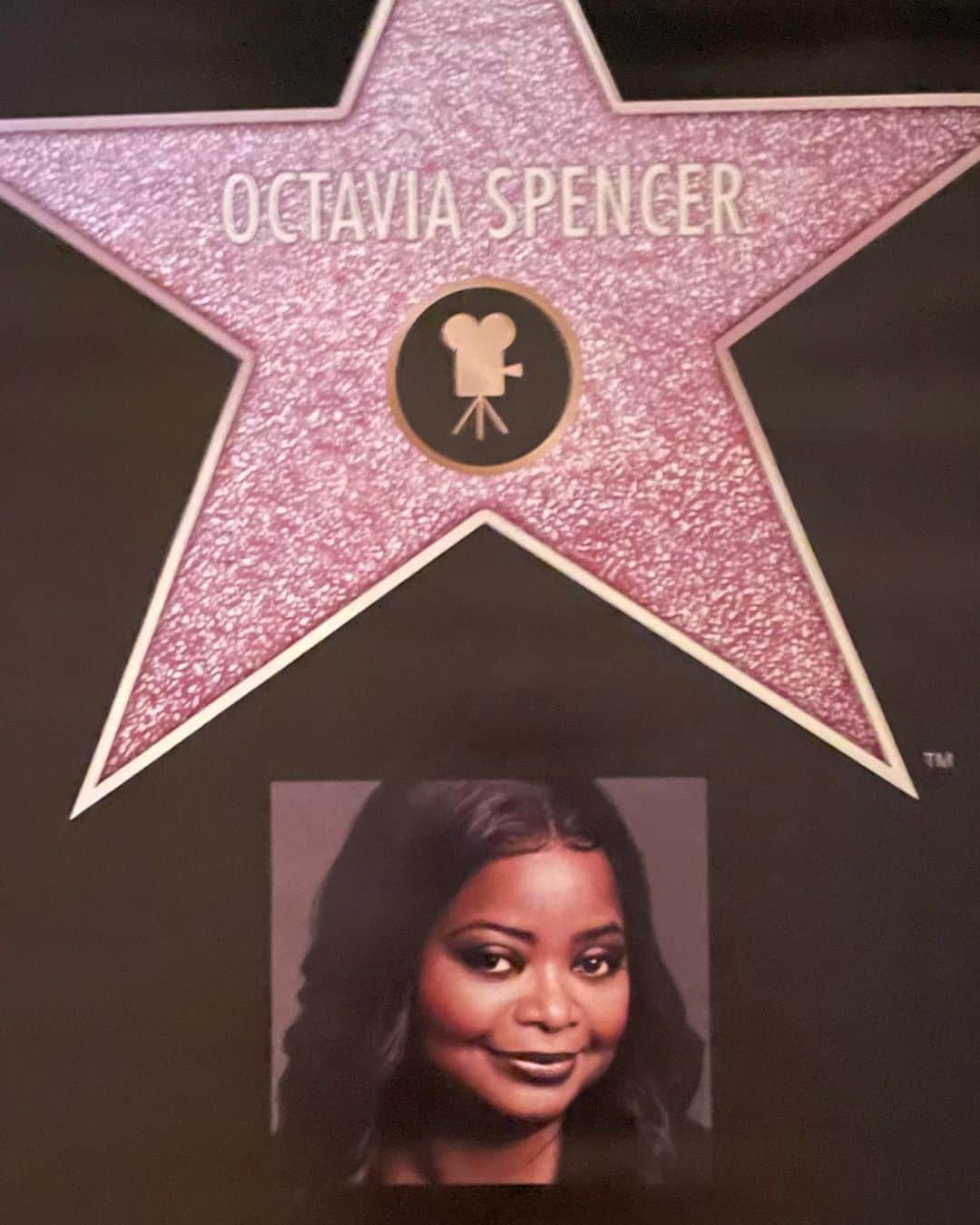 ベン・ファルコーンのインスタグラム：「Almost all of my pictures of Octavia feature most of us wearing sweatpants. So i will post this photo sent by a mutual friend, instead. Congratulations, Rock! We love you!!!! We’re so jazzed that you have gotten your well-deserved star on the walk of fame! You are such a joy to watch as an amazing artist and you’re even better as a person. Everyone who knows you loves you, myself VERY much included - three cheers for @octaviaspencer ! Or, to hell with it let’s do like thirty cheers! ❤️ (sorry we couldn’t make the ceremony, we wanted to be there so bad!) Love you!」