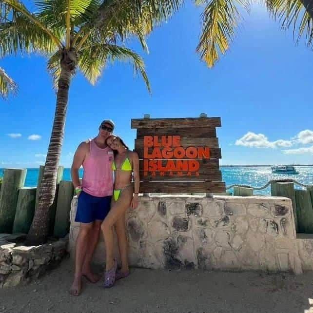 ウェスリー・キリングさんのインスタグラム写真 - (ウェスリー・キリングInstagram)「Fun day at Blue Lagoon with great people! Time to rest and relax with 4 more weeks of this great contract remaining.  . . . #royalcaribbean #bluelagoon #sealion #sealions #friends #nassau #bahamas」12月10日 12時00分 - weskilling