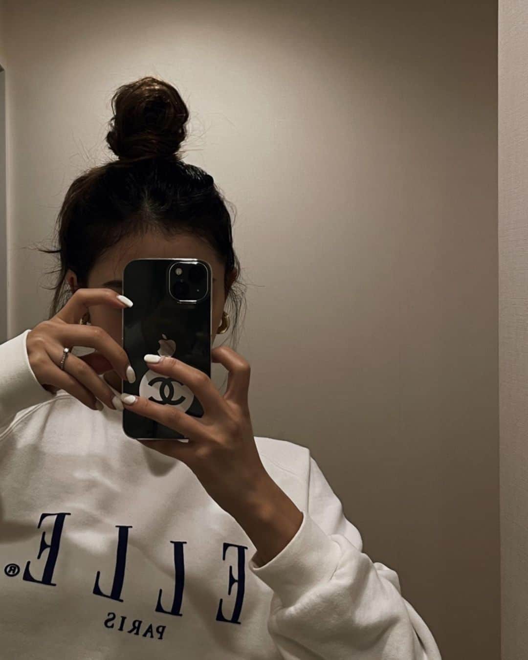 のインスタグラム：「最近はずーっと白のワンカラー🤍💅」