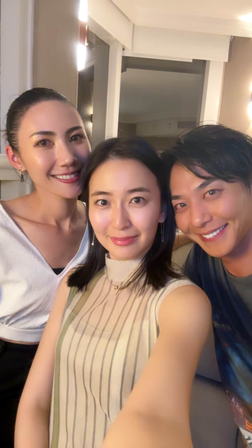 岩間恵のインスタグラム：「🌺🌺🌺」