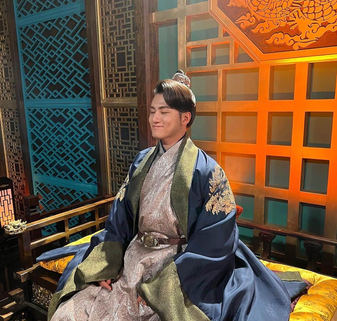 シン・スンホさんのインスタグラム写真 - (シン・スンホInstagram)「🤴'환혼 : 빛과 그림자' 오늘밤 9:10 tvN🔥」12月10日 17時16分 - seungho__shin