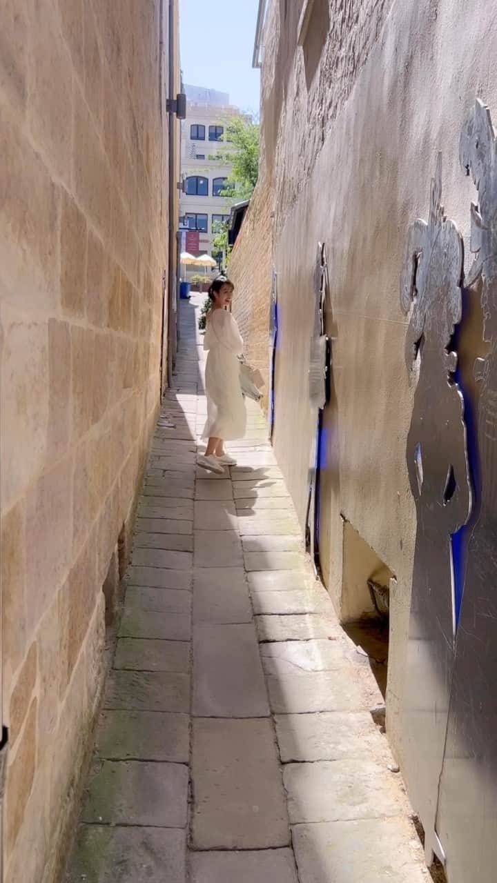 信長ゆかりのインスタグラム：「I’m in Australia 🤍🩰  He who would learn to fly one day must first learn to stand and walk and run and climb and dance one cannot fly into flying.  #australia  #city#trip#dance  空の飛び方を知りたいなら まず踊ろう🩰🪸」