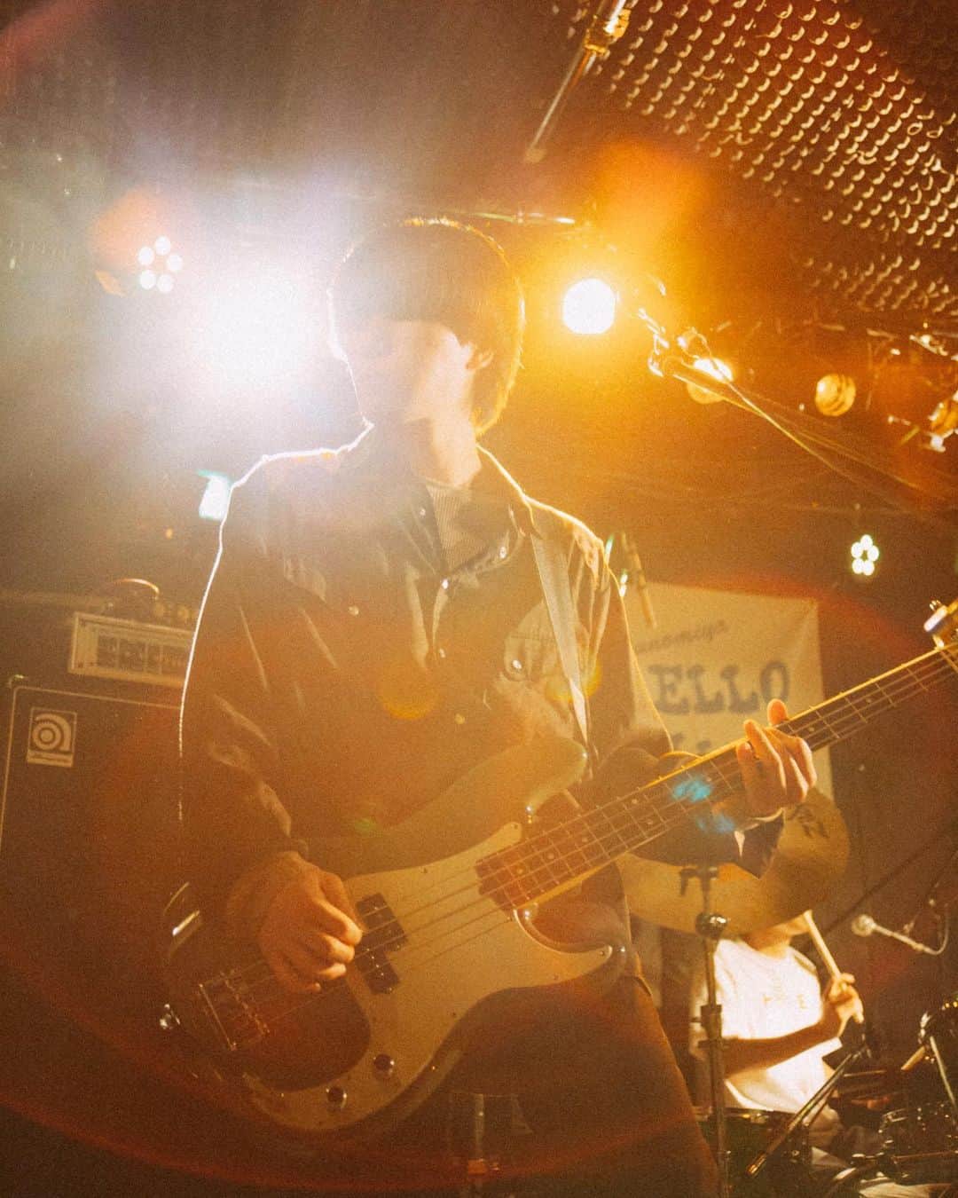 松嶋航大のインスタグラム：「. 昨日でツアー10本中9本を無事終えました。 残すところファイナルのみ。  12/17(土) 大阪 福島2nd LINE ツアーを廻ってきた俺たちの今のライブを観てほしい！  photo by @ogataku_」