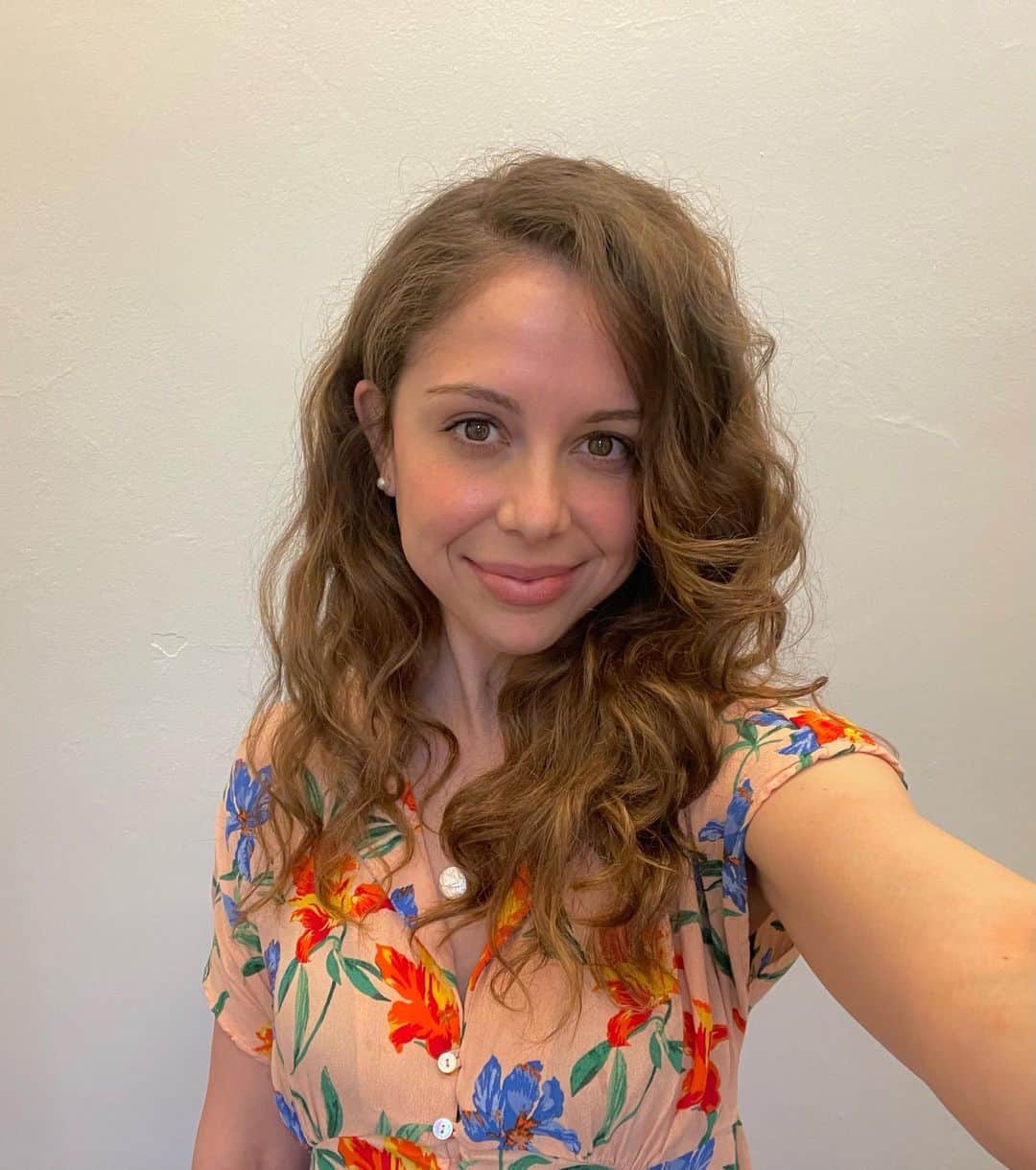 マッケンジー・ヴェガのインスタグラム：「🥰 🐝」