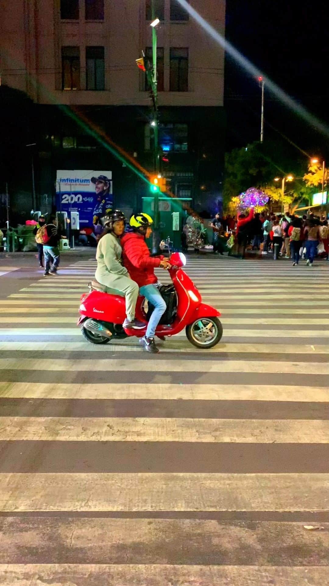 Chad Santosのインスタグラム：「Akira mexicano #elchadsantos #akira #streetphotography #mexico #mexicano #cdmx @canonmexicana @sigmaphoto_mx #sigmacreators」