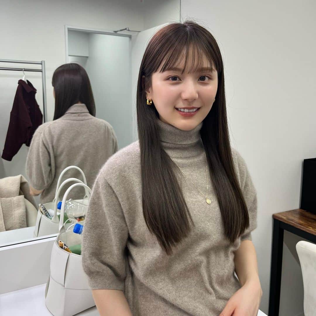 ひよんのインスタグラム：「👸🏼🖤  髪の毛暗くした☺️💓 #あま色暗ベージュ 🤎 今回も @six_mayashoji ちゃんにお願いしたよ😍 暗めお気に入り！  いつも可愛い色、ありがとうございます☺️  #ひよんカラー #ヘアカラー #ヘアスタイル」