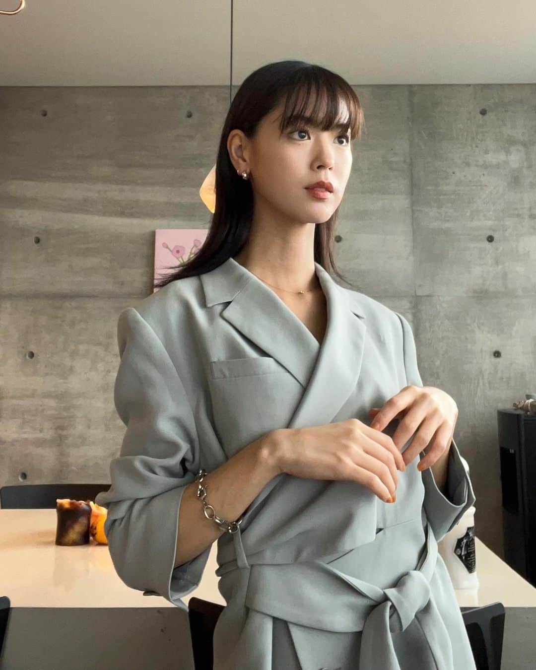 宮城夏鈴のインスタグラム：「私服🤍  こちら映画『10Rooms』 舞台挨拶で着用したジャケット ストーリーズに載せたら 質問があったので...✨  デザインが素敵な @jancidium のもの🌼🌼  LAで買った派手柄パンツと黄色いブーツで コーデしてみた🫡」