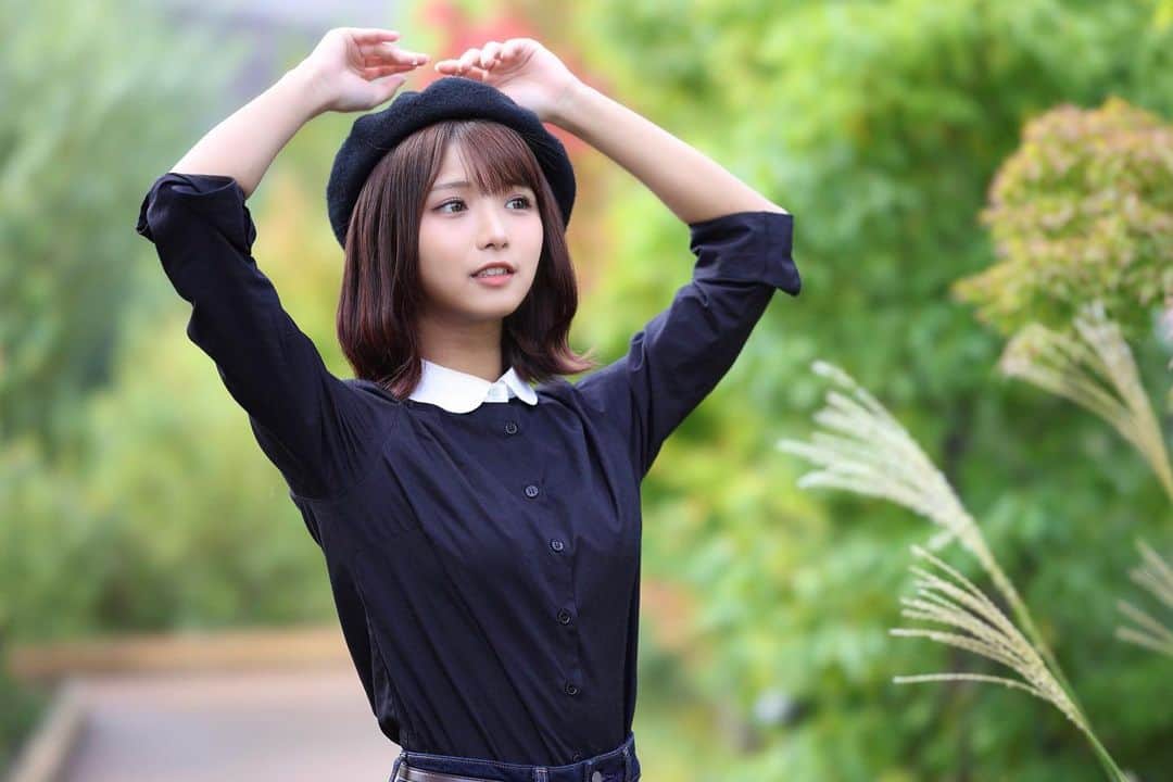 山本ゆうかのインスタグラム：「多分帽子を直そうとしている時🧢 ベレー帽可愛いよねぇ🦌」