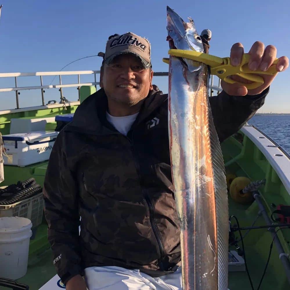 佐々木主浩さんのインスタグラム写真 - (佐々木主浩Instagram)「釣りに行けてません。 遠征予定も延期延期。 写真は少し前に平塚の庄治郎丸さんでタチウオ釣りへ行ったときのものです。 もう残り僅かな年内ですが、釣り納めの大物釣りへ行きたいと思ってます。  #タチウオ #太刀魚 #大物釣りたい」12月6日 16時13分 - sasakikazuhiro.22