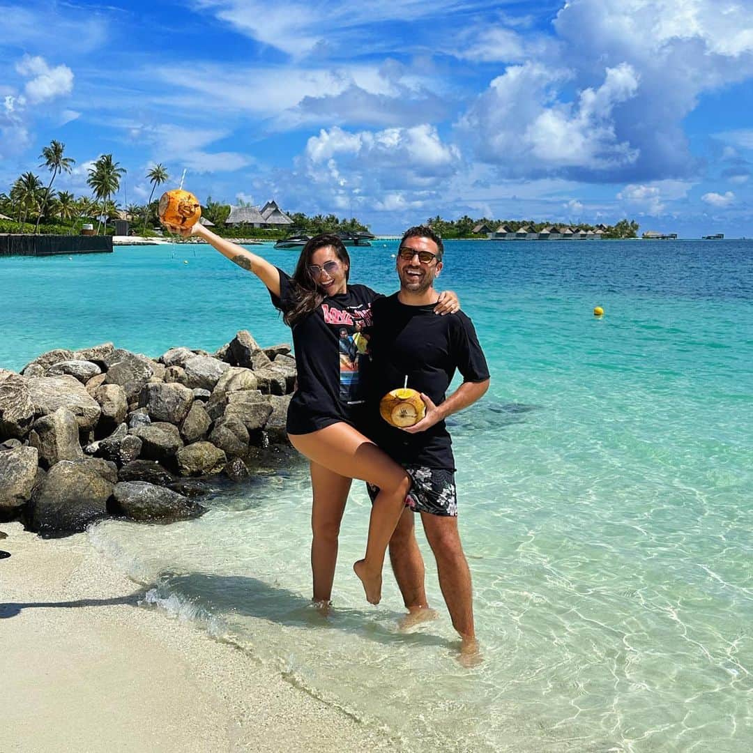 エリヤス・エンバレクのインスタグラム：「Best Honeymoon ever😉@jessica_mbarek」