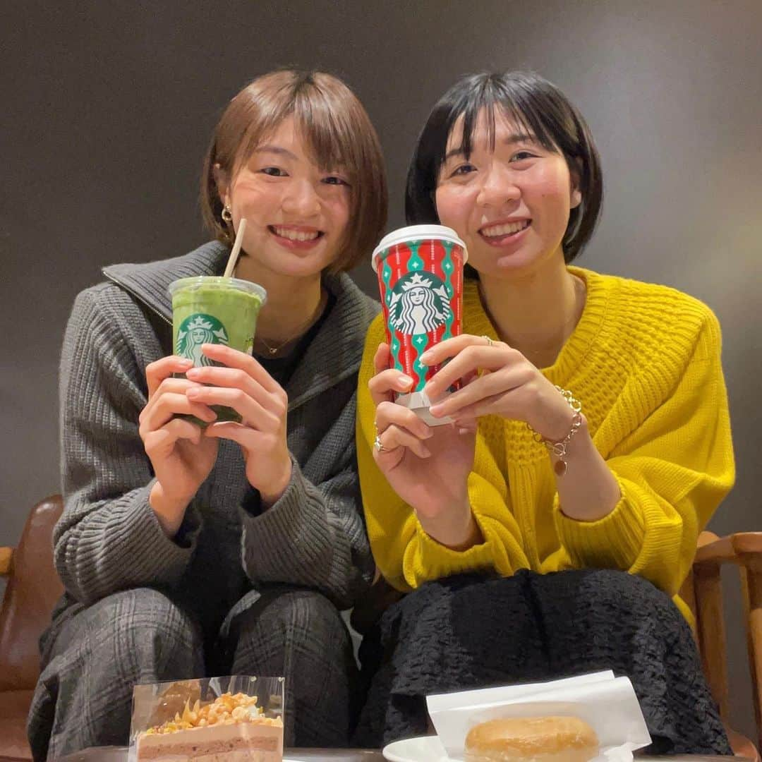 及川真夢のインスタグラム：「みずきと髪切りに行くペースがいつも一緒🤣✂︎  その前にStarbucks📸✌️☕️ #Starbucks #ショートヘア」