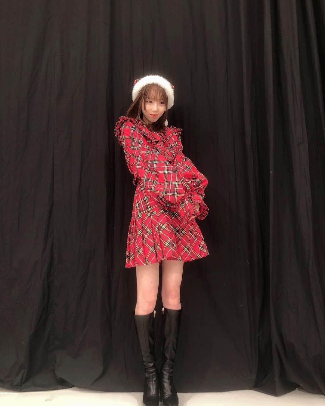 岡田梨奈さんのインスタグラム写真 - (岡田梨奈Instagram)「クリスマスの時期ですね〜🎄🧑‍🎄  #クリスマス #サンタ #akb衣装 #オサレカンパニー」12月6日 17時06分 - okarina_111