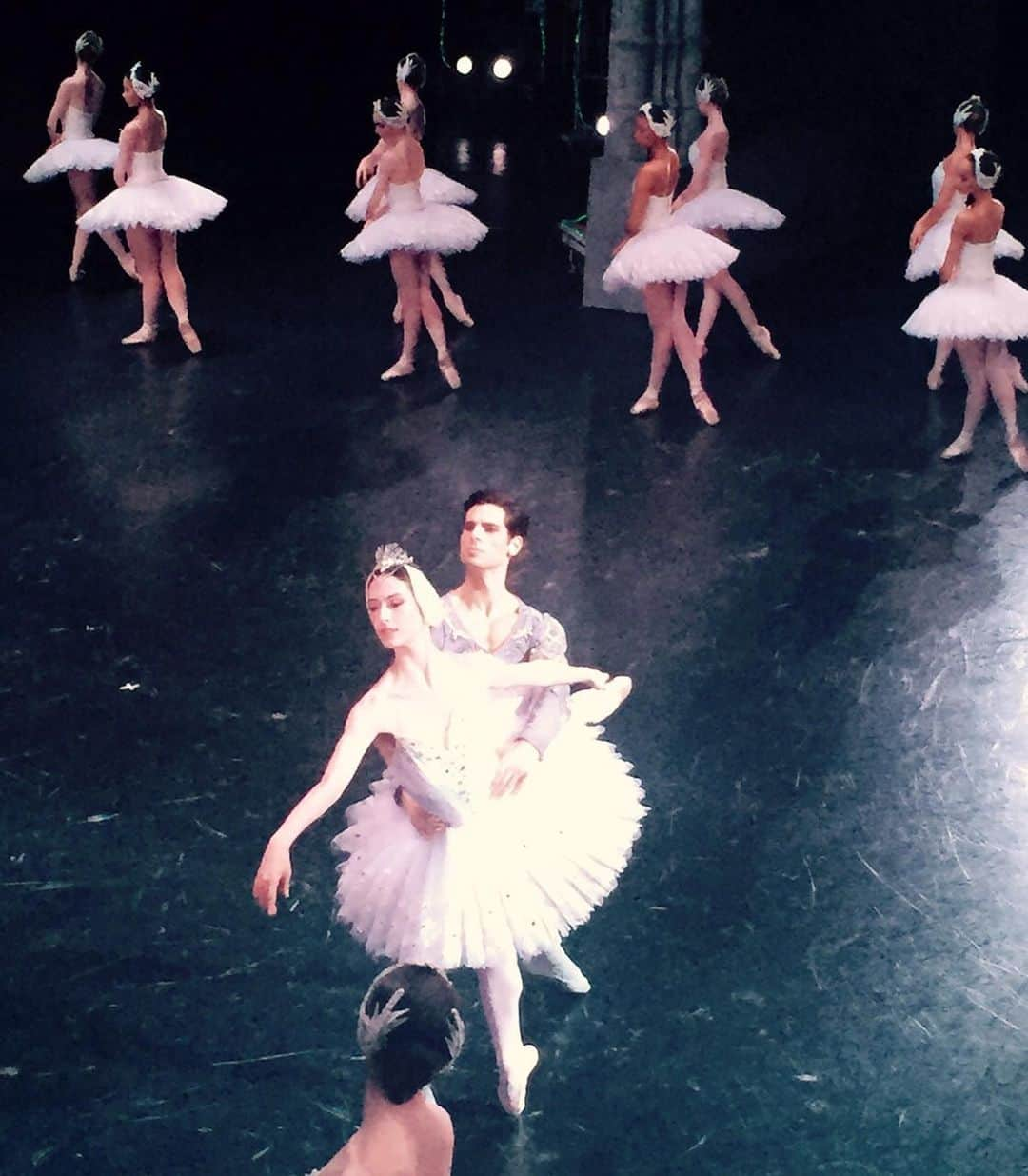 オニール八菜のインスタグラム：「#tututuesday ✨   A baby swan queen with her prince @yannickbittencourt 🦢👑  Très beaux souvenirs …   #lelacdescygnes #rudolfnoureev #tutu #odette   Merci pour les photos @florimondlorieux !!」