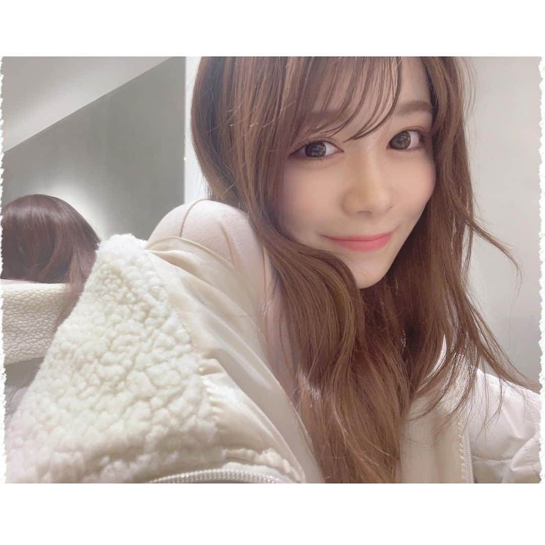 熊谷真里（まりくま）さんのインスタグラム写真 - (熊谷真里（まりくま）Instagram)「⁡ ⁡ 最近寒すぎて、 寝る時モコモコパジャマと靴下デビューした🫠❄ ⁡ ⁡ まつ毛はいつも @_riekoo さんに くるんくるんにしてもらってます₍ᐢ.ˬ.ᐢ₎ まつ毛の調子120点になるし、お話するのも楽しい〜🫰🏻💞 ⁡ ⁡ ⁡ ⁡ ⁡ ⁡ ⁡ ⁡ ⁡ いつもいいね&コメントありがとうございます🧸🎀 ⁡ ⁡ ⁡ ⁡ #まりくま #まりくま進化計画 #Popteen #POP#パリジェンヌラッシュリフト #パリジェンヌ #ミディアムヘア #ミディアムヘアアレンジ #ブラウンカラー #ブラウンヘア #モカブラウン #ガーリーコーデ #instagood」12月6日 17時55分 - maritsupe0208