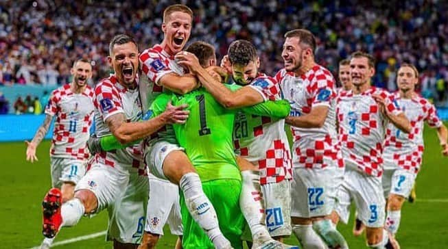 ムラデン・ペトリッチさんのインスタグラム写真 - (ムラデン・ペトリッチInstagram)「1/4 🇭🇷🔥👏🏼 #obitelj #vatreni」12月6日 18時29分 - mladenpetric