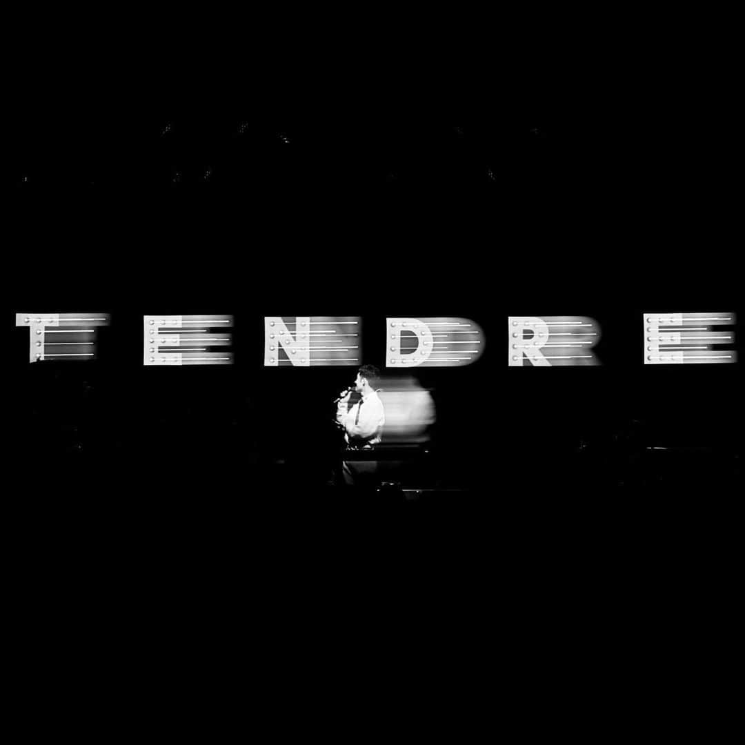 TENDREのインスタグラム：「TENDREとしてデビューして本日5周年をむかえました！ この年月で沢山のひとに出会えていることが夢の様。 いつもわたしの音楽に触れてくださり本当にありがとう🥲 曲を通じて伝えてくれる皆さんの想いが詰まった言葉や メッセージにわたしいつもとても救われておりますです。  重ねた過去への愛と未来への希望を織り交ぜた音楽を、 2023年に沢山楽しくおもしろくお届けしたく！ ここからまた10年目を視野に入れてはじめてみようとおもいます🤝  これからもお付き合い頂けますと！愛！」