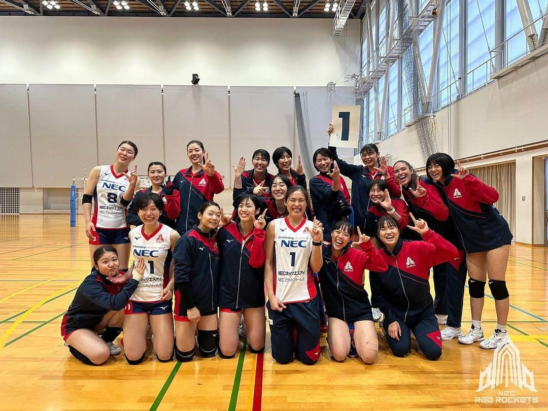 柳田光綺のインスタグラム：「...☆.*。  年内リーグ戦、沢山の応援ありがとうございました‼️  ○とどろきホームゲーム ○刈谷大会 ○平塚、船橋、駒沢、3週連続ホームゲーム  クルーの皆さまの応援にチカラをもらって勝ち星を積み重ねることができています💪 まだまだここから！！！🔥  早朝から夜遅くまで会場設営や運営など、大会に携わってくださったすべての関係者の皆さまに感謝いたします！  年内最後の大会である天皇皇后杯でも、 熱い応援よろしくお願いいたします☺️  3・2・1・GO!!ROCKETS🚀❤️  #NECレッドロケッツ #赤ロケ #輝 #Uniteallonesenergy #赤ロケ共に輝く星へ  #2022-23 #2022Vleague #end  #ありったけ #宇宙一輝く星へ」