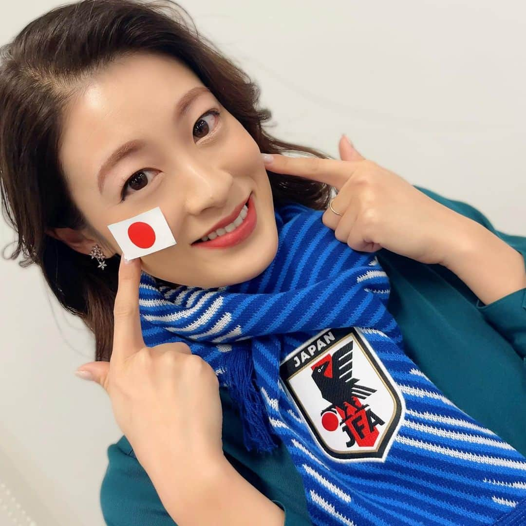 小宮山瑞季さんのインスタグラム写真 - (小宮山瑞季Instagram)「FIFAワールドカップ 日本🇯🇵対クロアチア🇭🇷戦⚽️！ NBS8チャンネルで放送しました📺！  ベスト8をかけた熱い戦い… 結果は残念でしたが 松本山雅に所属していた前田大然選手のゴールを始め あのプレッシャーの中、 PK戦まで日本代表は全力で 戦いぬいてくれました🥺👏  最後まで諦めずに走り続けた 日本のかっこいい姿に 勇気づけられました🔥  ここまで私たちに感動を与えてくれて ありがとうございました。   #fifaworldcup  #日本  #japan  #クロアチア  #croatia  #サッカー  #soccer  #ワールドカップ  #ベスト16  #qatar  #qatar2022  #先輩が  #日本国旗  #シール  #作ってくれました  #日本代表  #samuraiblue  #感動をありがとう  #ブラボー  #松本山雅  #前田大然  #ゴール  #goal  #jfa  #八咫烏  #ヤタガラス  #みんなの信州  #長野放送  #アナウンサー  #小宮山瑞季」12月6日 19時44分 - komiyama_mizuki