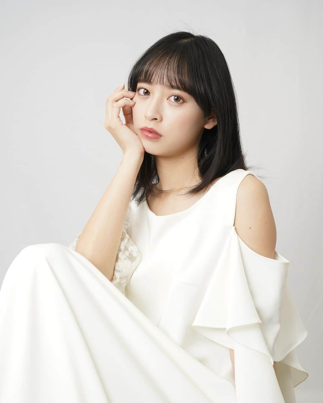 大槻りこのインスタグラム：「２１.  . 2022.12.04. 21歳になりました🕊  抱負は 『 未来の種をまく 』  20歳なってからの1年はとても早く過ぎてしまい抱負も叶えられなかったので、 この1年は将来に向けて準備する年にしたいと思います✧‧˚  . これからもぜひ応援宜しくお願いします!!」