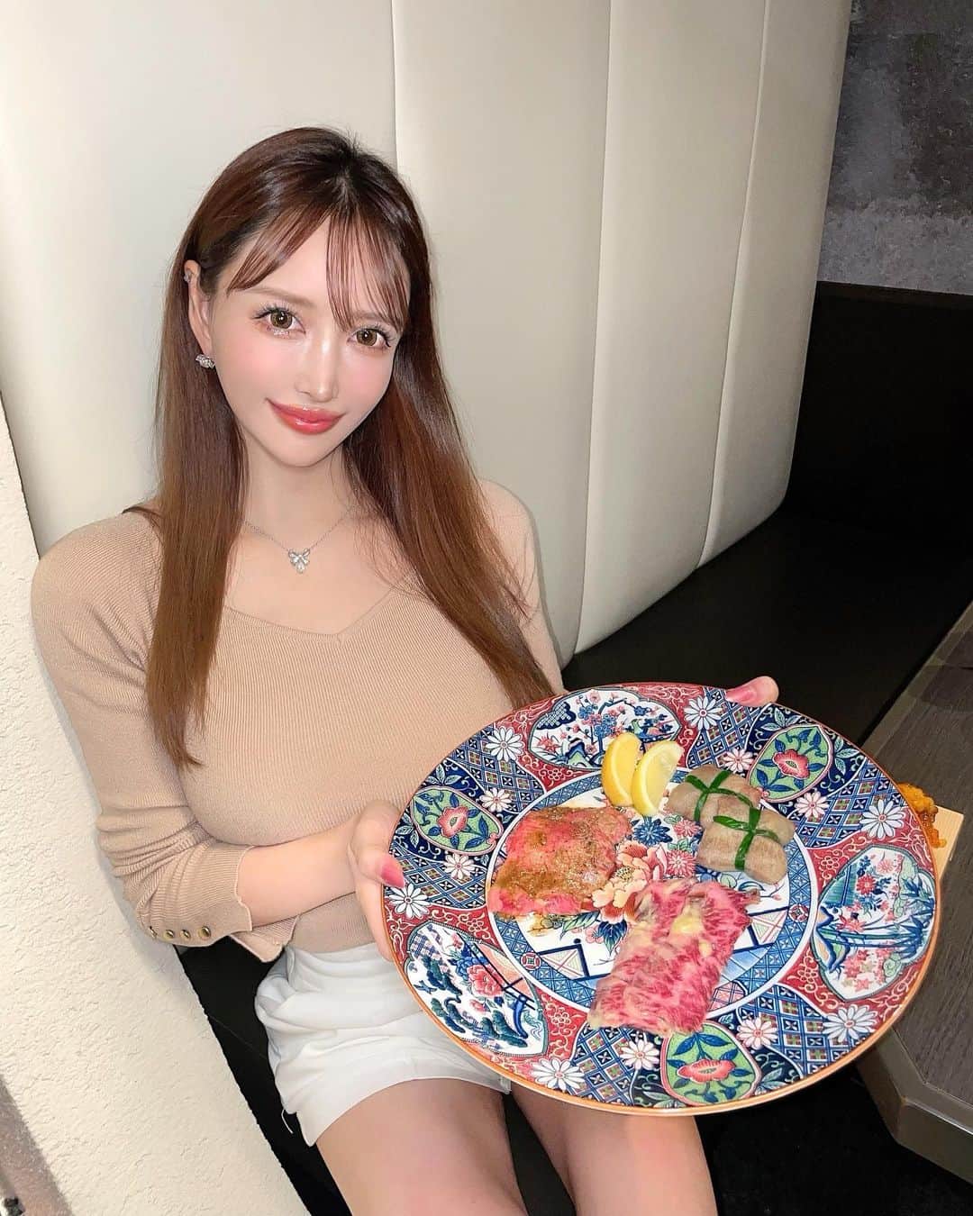 蘭子のインスタグラム：「ゆうめろちゃんと焼肉行った日🍗💕 . 恵比寿の個室焼肉富士門【 @yakiniku_fujimon_ebisu 】✨ . 名物の卵黄入り富士巻きが最強すぎる🥚💛💚 全部美味しかった🥰💓 ご馳走様でした💓 . . . 👚 @royalparty_official  . #個室焼肉富士門恵比寿#恵比寿グルメ #恵比寿ランチ#東京グルメ#恵比寿グルメ#渋谷グルメ#渋谷ディナー#渋谷居酒屋#渋谷デート#渋谷ランチ#恵比寿デート#東京デート#デートプラン#東京カレンダー#港区グルメ#港区女子#グルメ好きな人と繋がりたい#グルメ女子#グルメスタグラム#グルメ好きと繋がりたい#グルメ部#個室ディナー#個室焼肉#きょコ#今日のコーデ」