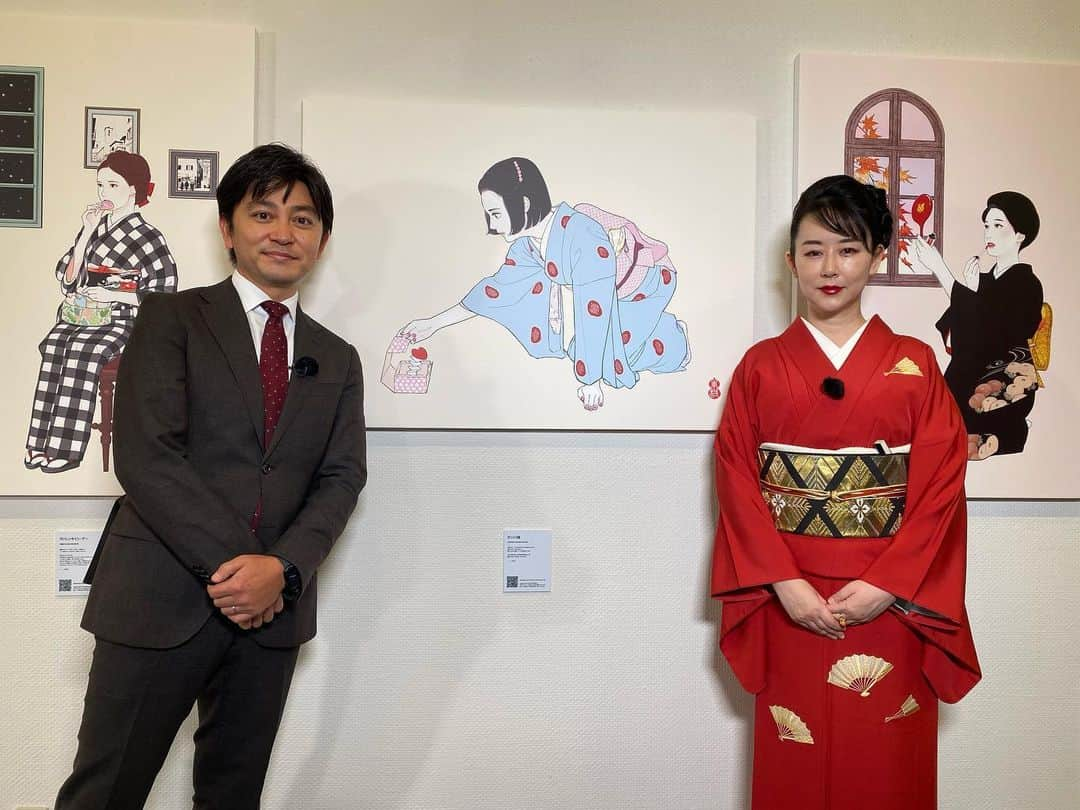 森圭介のインスタグラム：「敬愛する東村アキコ先生と。 先日の個展にお邪魔しました。  作品はもちろん好きだけど、 マンガの縦スクロールや日韓同時連載、 今度はNFTでの販売と 次から次に挑戦されることでも尊敬してます… また一緒にお仕事したいなぁ。  #東村アキコ  #森圭介」