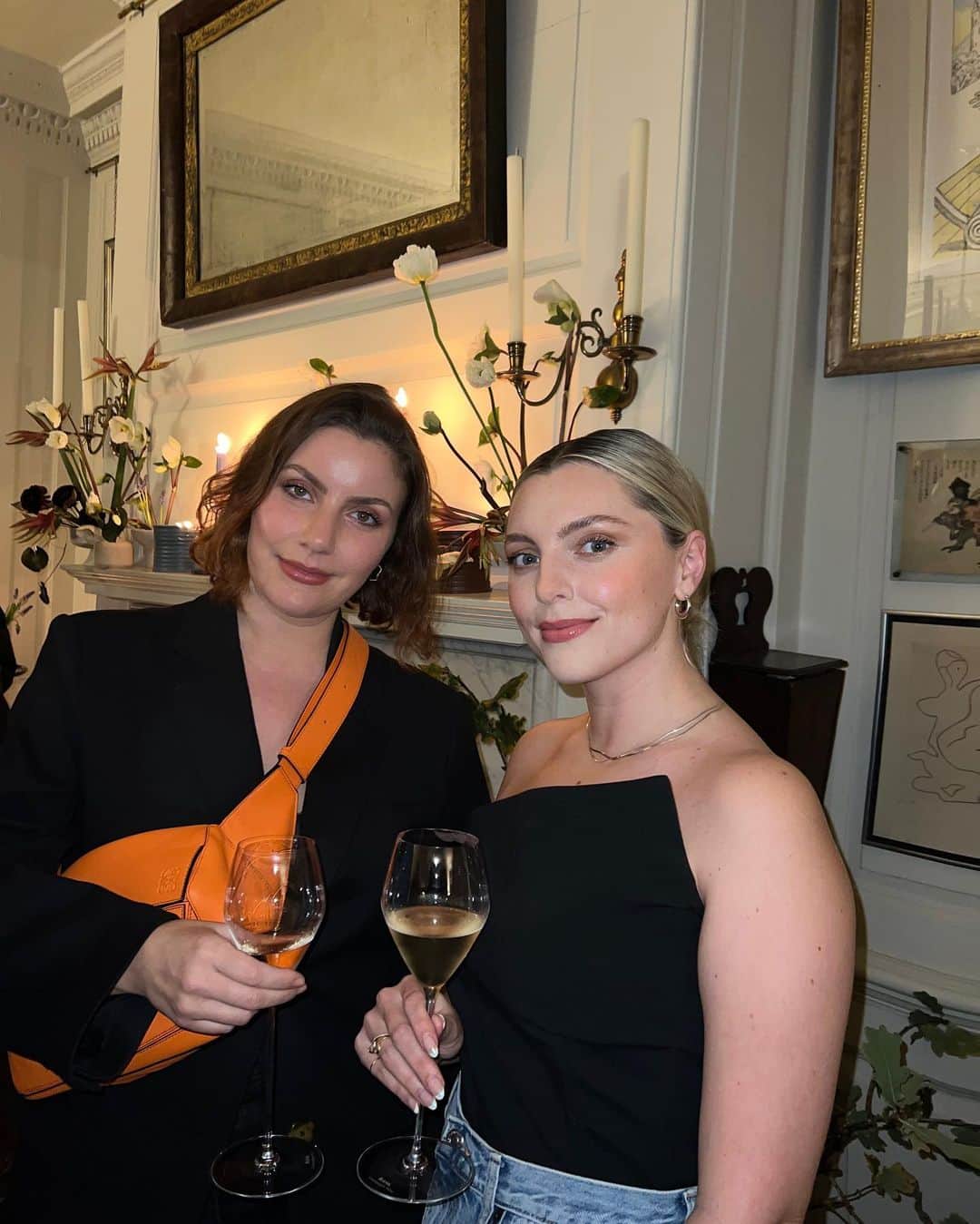 Estée Lalondeのインスタグラム：「Très chic ✨🖤  @loewe_perfumes @a.i.pr #loeweperfumes」