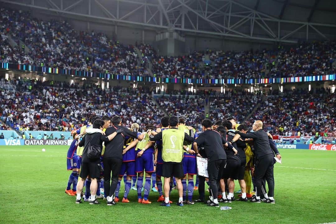 谷口彰悟さんのインスタグラム写真 - (谷口彰悟Instagram)「W杯カタール大会が終わりました。 最高の瞬間もありましたが結果的に悔しい敗退となりました。 この結果を真摯に受け止めて、前に進みます。 沢山の応援ありがとうございました！  #FIFAWorldCup2022 #SAMURAIBULE #サッカー日本代表 #jfa#daihyo」12月6日 22時31分 - shogo_taniguchi_5