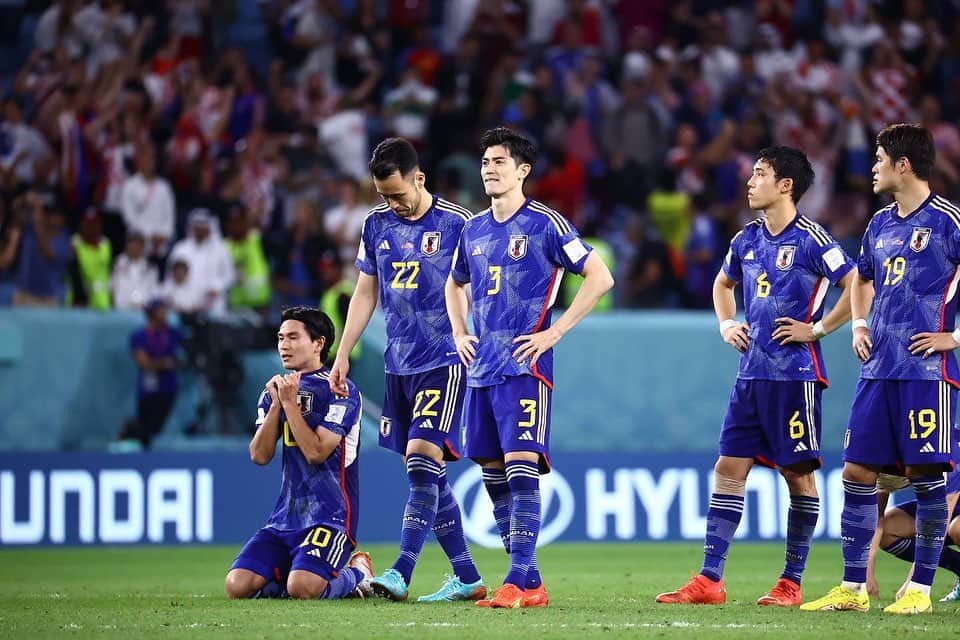 谷口彰悟のインスタグラム：「W杯カタール大会が終わりました。 最高の瞬間もありましたが結果的に悔しい敗退となりました。 この結果を真摯に受け止めて、前に進みます。 沢山の応援ありがとうございました！  #FIFAWorldCup2022 #SAMURAIBULE #サッカー日本代表 #jfa#daihyo」