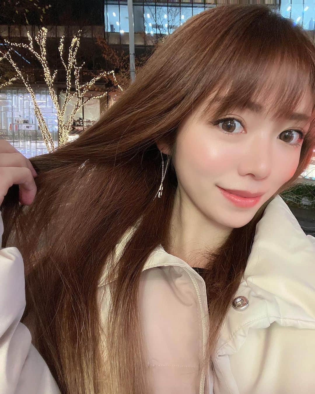 ARIKAさんのインスタグラム写真 - (ARIKAInstagram)「今年最後のヘアカラー💇🏻‍♀️❄𓂃𓈒𓏸︎︎︎︎ -  新しいカラーが入ったから それ試してみたら過去一良かった🥰  カラーなのにトリートメントしたくらい サラサラになるし色も綺麗✨  6年担当してもらってる内藤さん ⭐𓂃𓈒 @peekaboo_hiroto_naito   試したかったら是非行ってみて❣️ ちなみに男性も女性もどちらも得意で カットが上手だよ＼(^ω^)／✨  今年も私のヘアメンテナンス ありがとうございました🤍  - #ヘアカラー #冬カラー #表参道 #ピーカーブー #イルミネーション #おすすめ美容 #美容記録 #エステティシャン #美容マニア #美容すきな人と繋がりたい #港区 #東京 #痩身サロン #美肌サロン #肌質改善 #のセルライト除去 #口コミ高評価」12月6日 22時36分 - arika.este