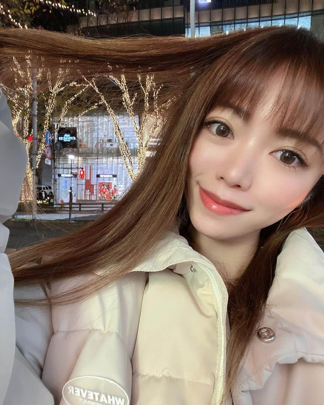 ARIKAさんのインスタグラム写真 - (ARIKAInstagram)「今年最後のヘアカラー💇🏻‍♀️❄𓂃𓈒𓏸︎︎︎︎ -  新しいカラーが入ったから それ試してみたら過去一良かった🥰  カラーなのにトリートメントしたくらい サラサラになるし色も綺麗✨  6年担当してもらってる内藤さん ⭐𓂃𓈒 @peekaboo_hiroto_naito   試したかったら是非行ってみて❣️ ちなみに男性も女性もどちらも得意で カットが上手だよ＼(^ω^)／✨  今年も私のヘアメンテナンス ありがとうございました🤍  - #ヘアカラー #冬カラー #表参道 #ピーカーブー #イルミネーション #おすすめ美容 #美容記録 #エステティシャン #美容マニア #美容すきな人と繋がりたい #港区 #東京 #痩身サロン #美肌サロン #肌質改善 #のセルライト除去 #口コミ高評価」12月6日 22時36分 - arika.este