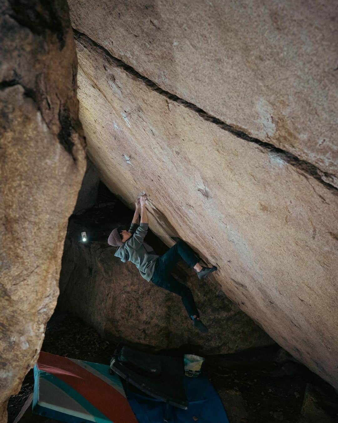 村井隆一のインスタグラム：「So stoked for new begginings!  📸 @kn___2452  #climbing#bouldering#ボルダリング @rokdo_team @frictionlabs @organicclimbing @unparallelup @rockmasterhq @team_edelrid @clover_resole @climbskinspain @urban_basecamp_shinjuku @basecamp.import」