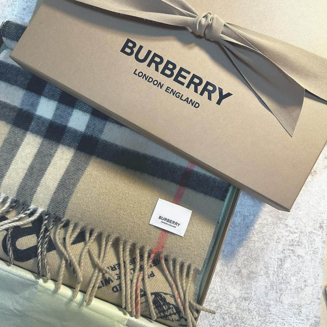 nyaachanさんのインスタグラム写真 - (nyaachanInstagram)「* やはりこのチェックが好き❤︎ #マフラー#バーバリーチェック#Burberry」12月7日 0時13分 - naokoko70