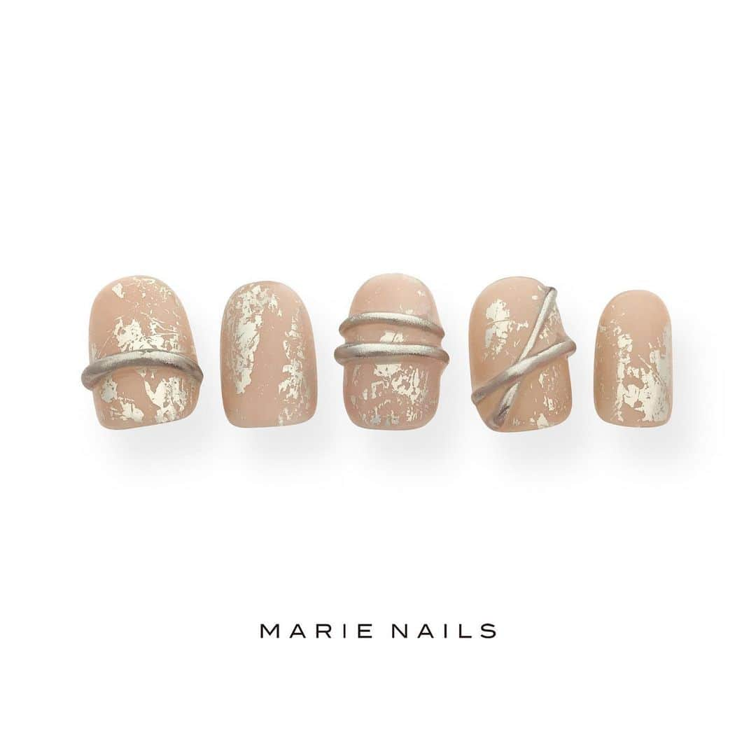 marienails_jpnのインスタグラム：「#nailartist #nailstagram #nailswag #nailist #marienails #nail #nails #naildesign #nailart #fashion #trend #gelnails #ユニコーンマグネット #パティーネイル #グラデネイル #マリーネイルズ #ネイルデザイン #秋ネイル #ジェルネイル #ファッション #ネイルサロン #ネイリスト #お洒落さんと繋がりたい #オフィスネイル #ネイルアート #おしゃれ #秋コーデ #オーロラネイル #シンプルネイル #ファッショニスタ」