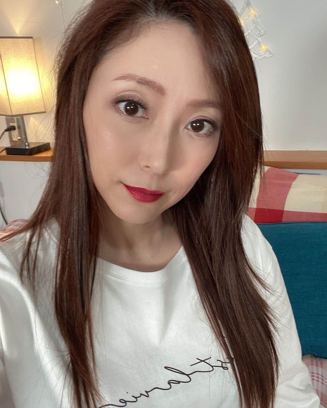 のインスタグラム：「ライブチャット見てくれたみなさんありがとうね❤️楽しかったね😘 #白木優子 #熟女 #アラフィフ」
