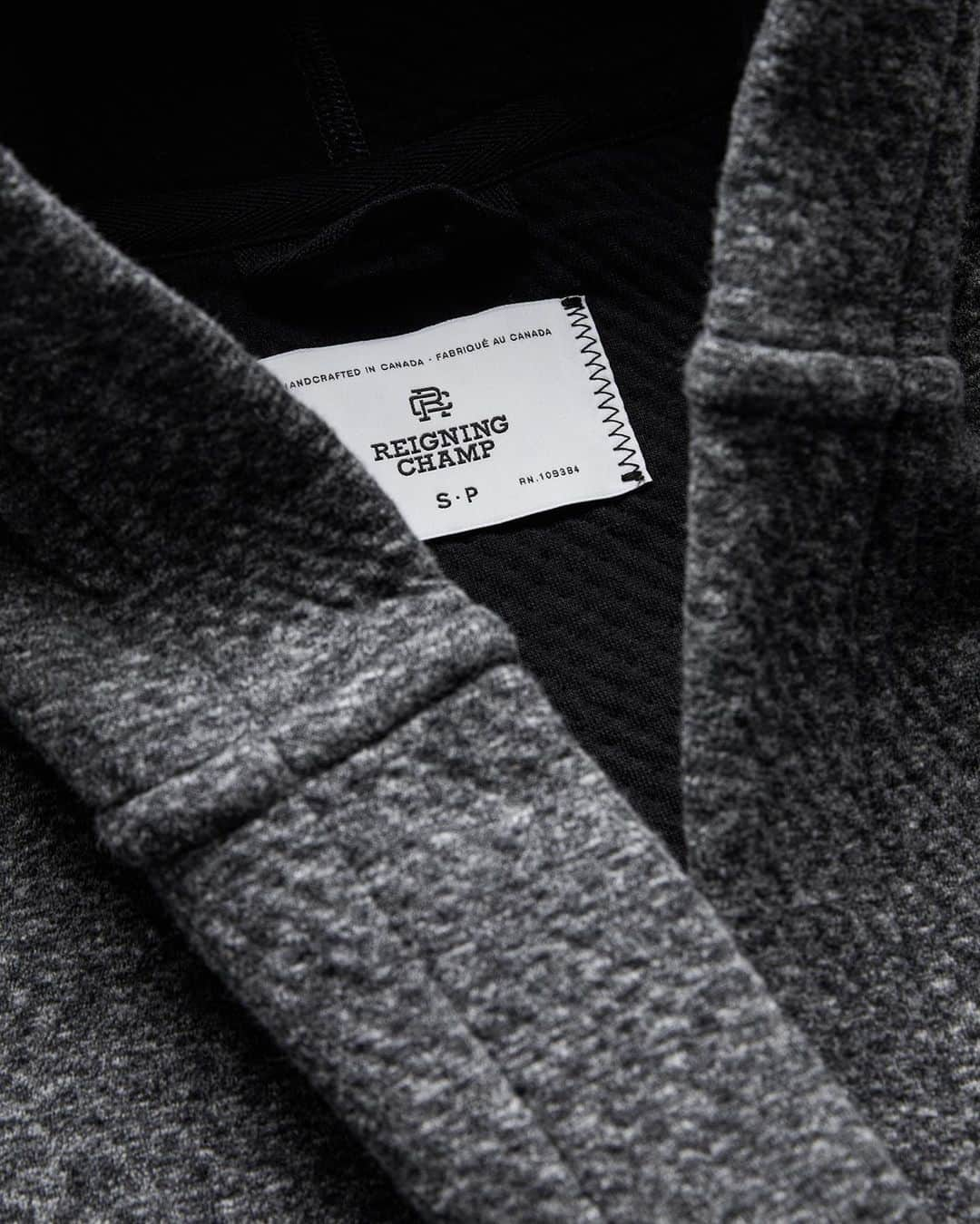 ウィングスアンドホーンズのインスタグラム：「Offering a lush balance of structure and comfort, the coveted triple-layer fleece fabric makes its return from the wings+horns archives in a limited run of Reigning Champ's signature boxing-inspired robe and versatile Stadium Blanket.  Shop now in-store and online.」