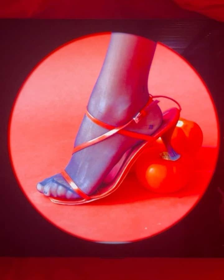 Bodine Koehlerのインスタグラム：「Recents & favorites reds 🎈」