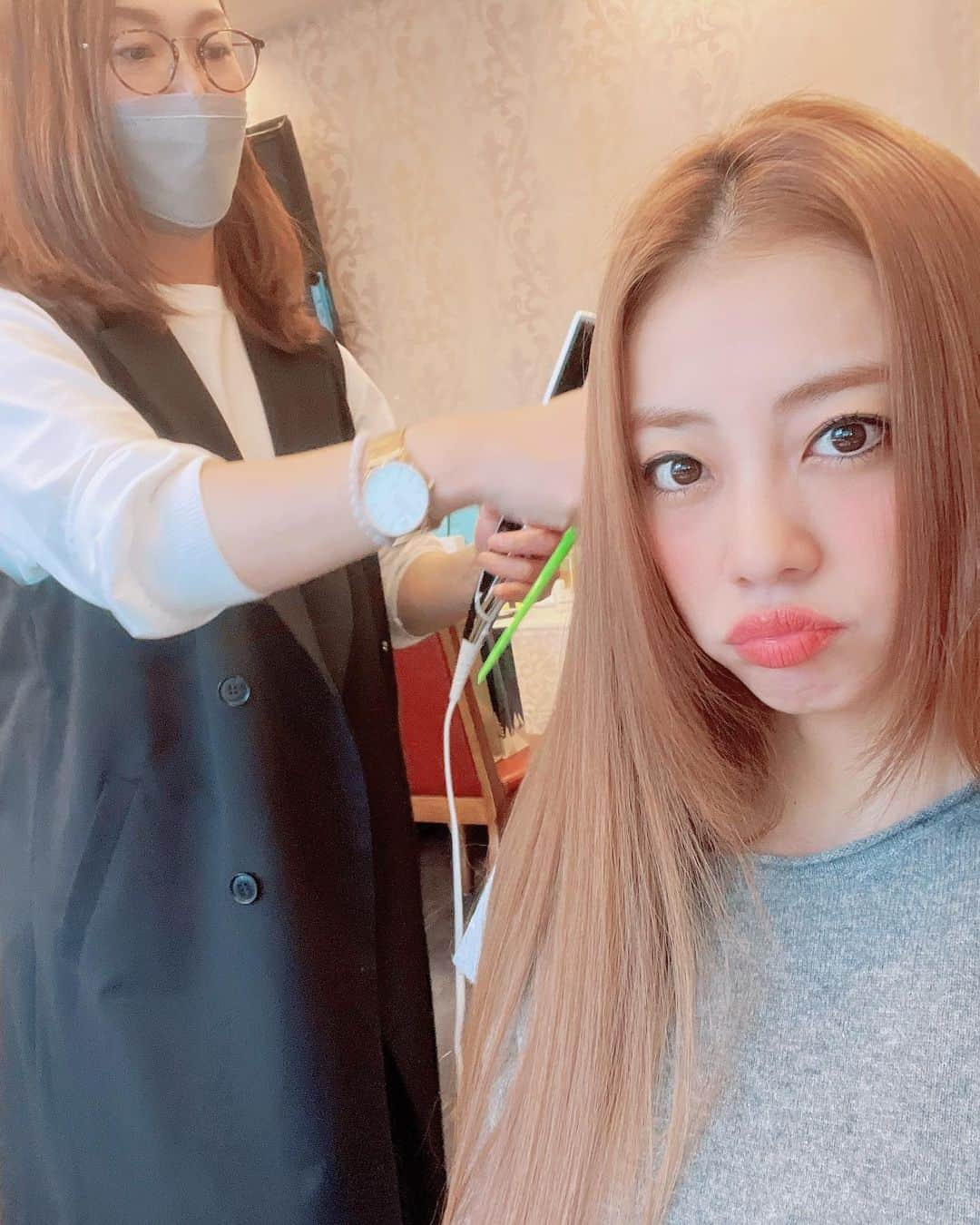 あびる優のインスタグラム：「おはようございます😊  ヘアメイクはこんな感じで久しぶりのストレートヘアでした🥰  #make#makeup#hair#haircolor#straighthair#selfie#video#メイク#ヘアメイク#ヘアカラー#ストレートヘア#動画」