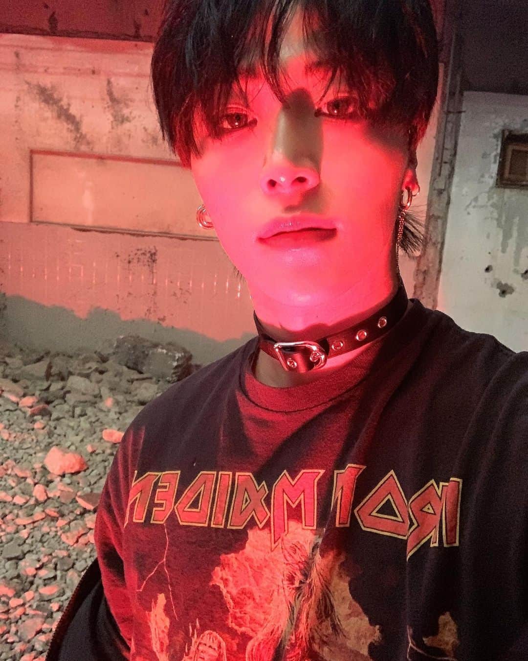 MINATOのインスタグラム：「. ジト目でvampire🫦🩸  #bugvel #3rdsingle #diamonds #minato #minatonamikaze」