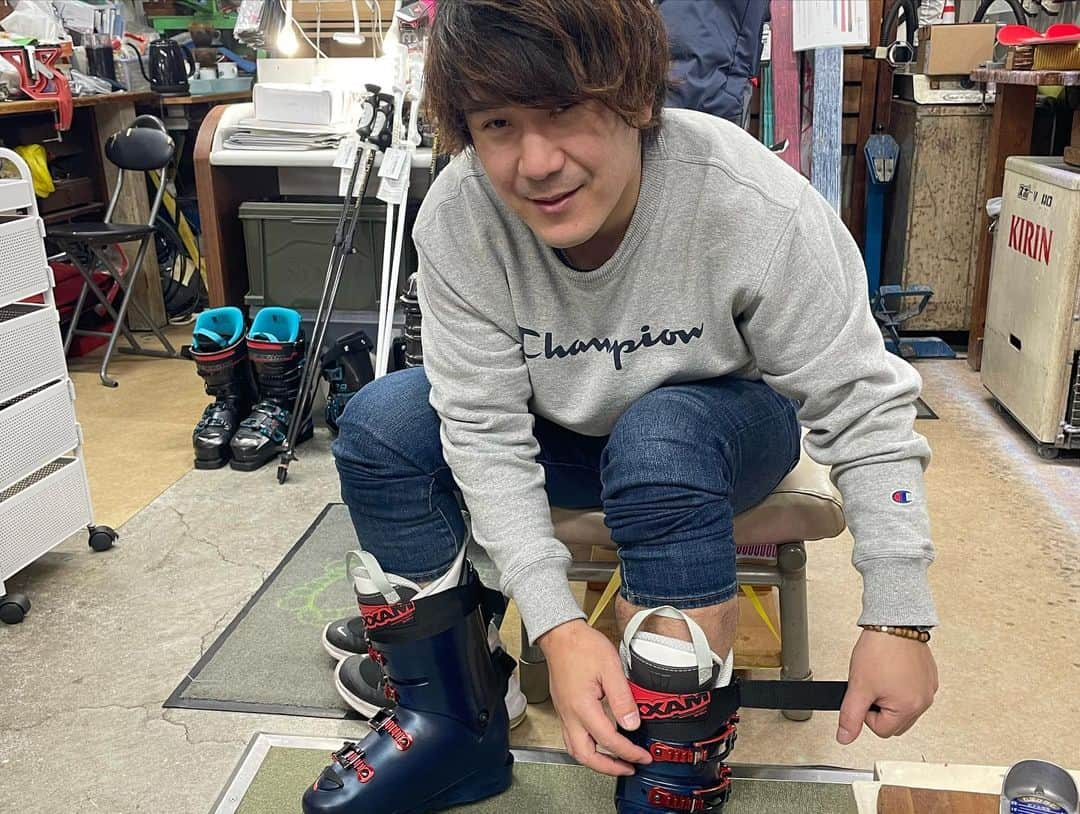 田原直哉さんのインスタグラム写真 - (田原直哉Instagram)「シーズンインを前にREXXAMさんとスポーツ3110の斉藤さんのところへブーツ作成とインソールを作りに行ってきました！僕はずっとスーパーフィートを競技を始めた頃からずっとサポートいただいていてほんま感謝の気持ちでいっぱいです！今シーズンもよろしくお願いします💪 #スーパーフィート #スポーツ3110 #rexxam #R-EVO M100 #mico #エアリアル」12月7日 16時18分 - naoya.tabara