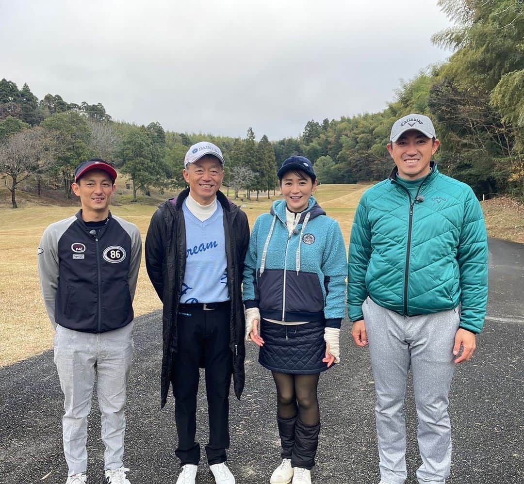 水原恵理のインスタグラム：「昨日は極寒のゴルフロケ⛳️ 寒いながらもスーパーショットが連発！  #ゴルフ交遊抄」