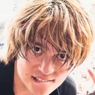 Taka のインスタグラム：「TORU！happy birthday 🥳 あなたが誕生日を迎えるとき僕はすぐまた一個あなたより年をとります！同じ歳なのに意外とTORUと同じ年齢でいれる時間は短いんだなーと、気づいた今日この頃、、まだまだ僕らの旅路は長いですが、これからもどうぞよろしく😉 これからもずっとこの年齢の時差をお祝いし続けあおうね！😉　@toru_10969」
