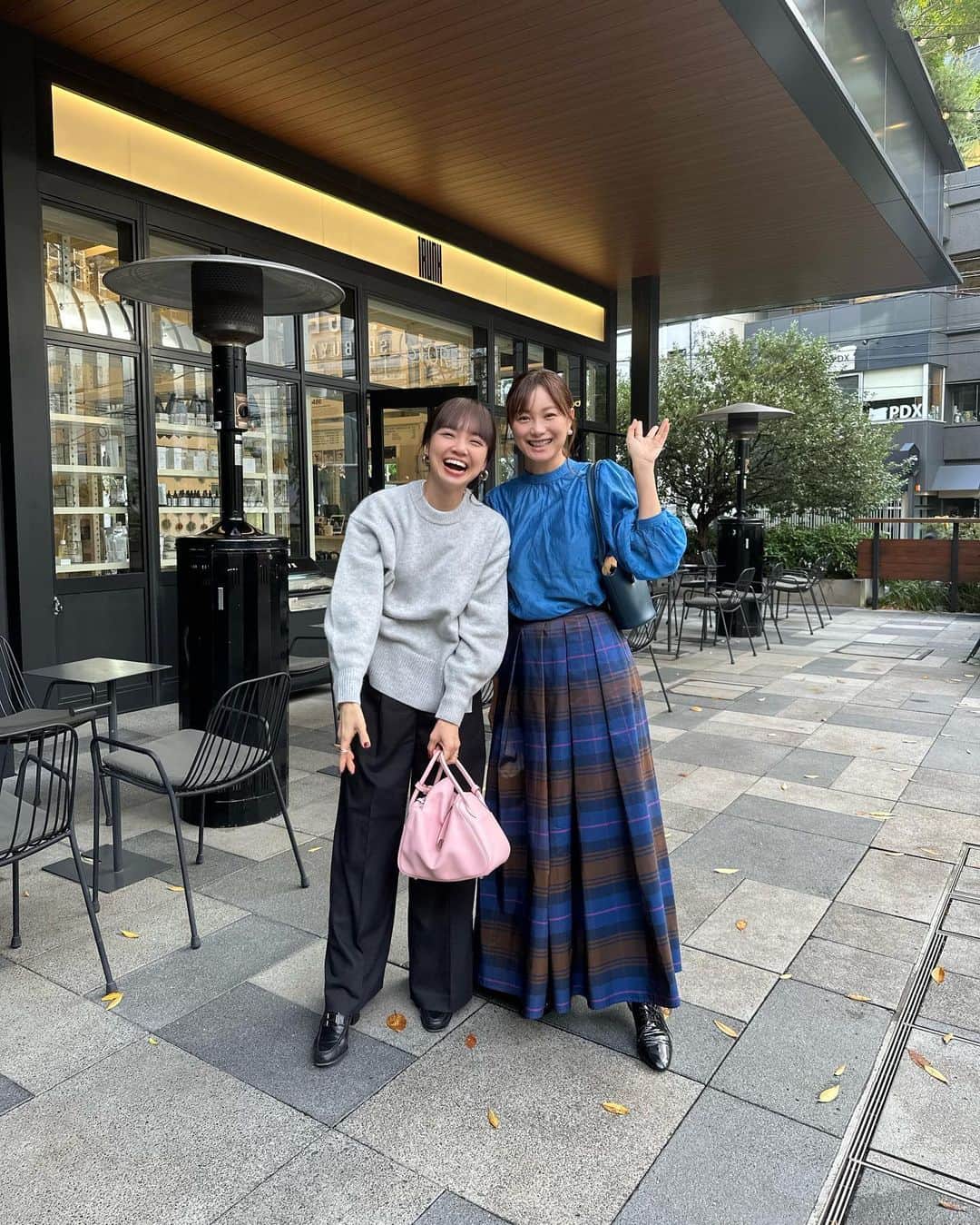 のインスタグラム：「大好きな @eriebihara ちゃん夫婦とlunch🍽️❤️  いつもはお家にお邪魔させてもらってて、子供達なしで会うのは初めてだったから、なんか変な感じだった。笑  でもおかげで、おしゃべりにめちゃくちゃ集中した私たち🗣️🗣️🗣️🗣️  時間が信じられないくらいあっという間でした⏳  次回も楽しみ〜💛」