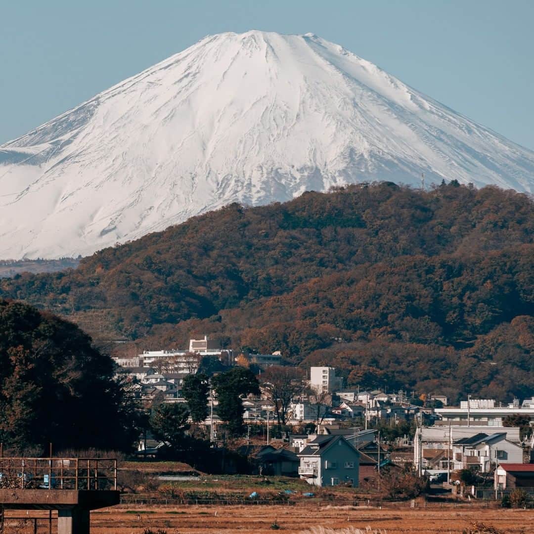 高野進のインスタグラム：「出勤前の富士 厚い雪化粧をまとって」