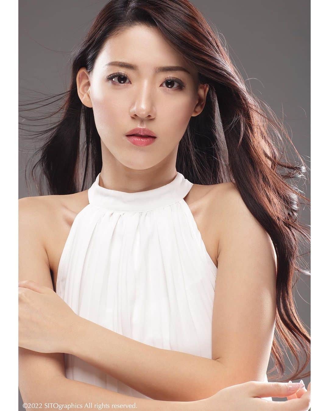 シト山口のインスタグラム：「美少女💕 可愛く撮れてしまった😅 次回はヘアメイクさんに入って貰って もっと大人な感じに仕上げたいなぁ。  model @kumi.miyamaru  photo @sito_yamaguchi」