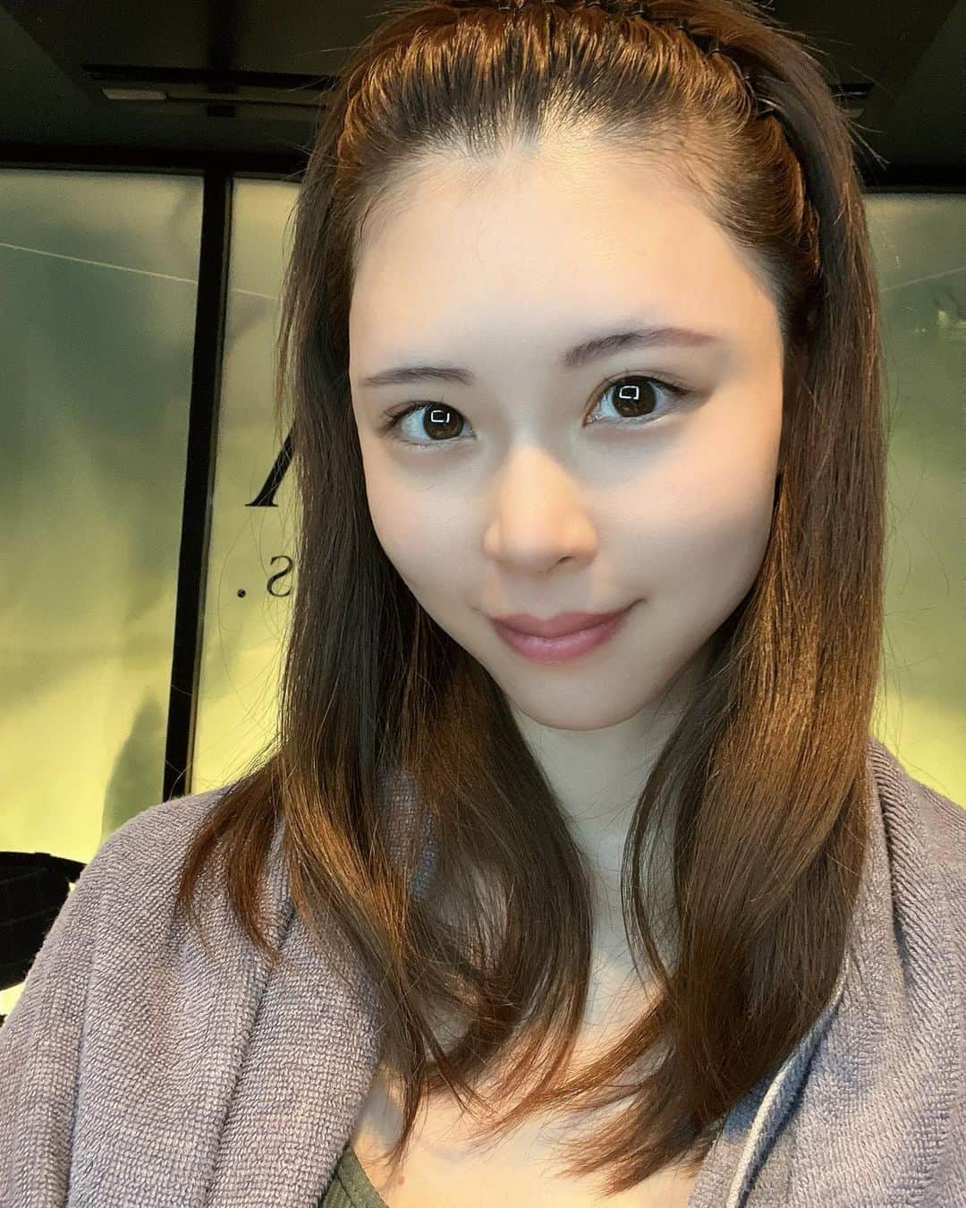 山本成美さんのインスタグラム写真 - (山本成美Instagram)「⁡ 一年ぶりかな？ @sbeautyclinic  ⁡ 妊娠中美容系はできないのが多くて ずっと楽しみにしてた✨ ⁡ 太ったのもあって顔の弛みがね… きちっとケアしていこう🥲  #エスビューティークリニック #sbeautyclinic #美容垢 #美肌 #美容 #アンチエイジング  #beautyclinic #beautystaglam #beautylife #beauty #tokyo #shibuya」12月7日 10時28分 - narumi_vivi